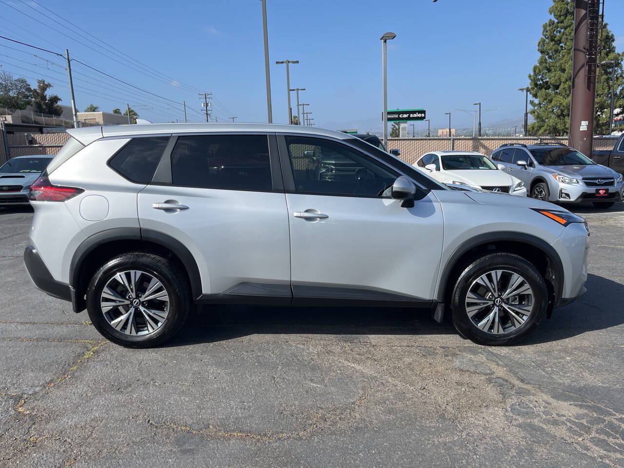 Used 2023 Nissan Rogue SV FWD image 5