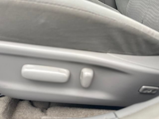 Used 2010 Toyota Camry LE FWD image 12