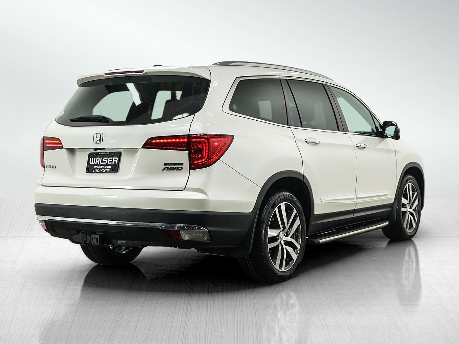 Used 2017 Honda Pilot Touring image 5