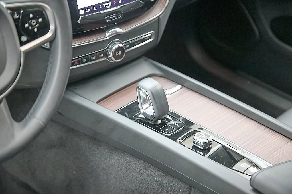 Certified 2023 Volvo XC60 B5 Plus w/ Protection Package Premier image 15