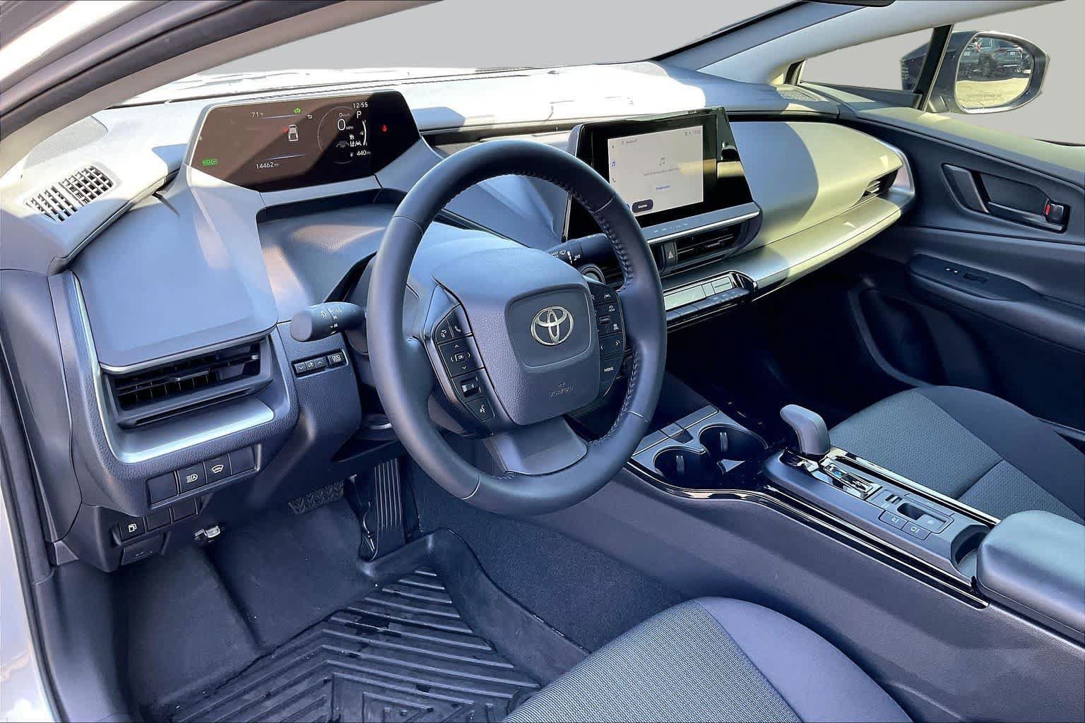 Certified 2025 Toyota Prius LE FWD image 17