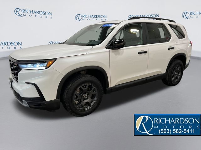 Used 2025 Honda Pilot TrailSport image 1