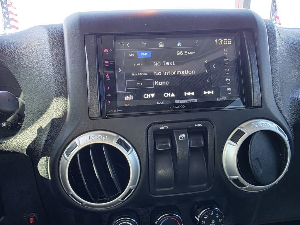 Used 2017 Jeep Wrangler Rubicon w/ Power Convenience Group image 22