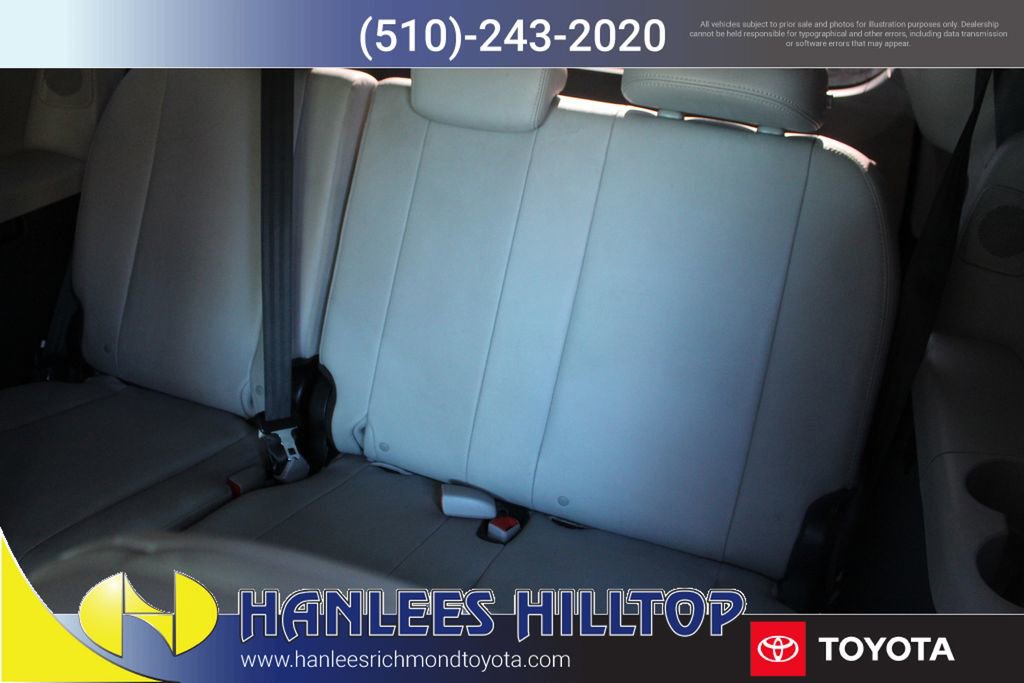 Used 2018 Toyota Sienna Limited w/ Carpet Mat Package image 17