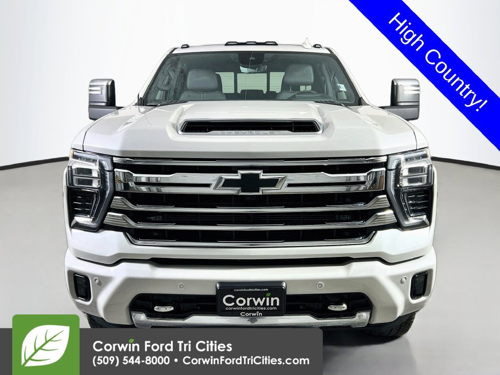 Used 2024 Chevrolet Silverado 3500 High Country w/ High Country Premium Package AWD/4WD image 3