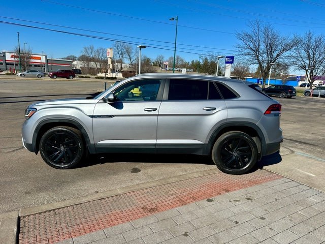 Certified 2022 Volkswagen Atlas Cross Sport SE w/ Panoramic Sunroof Package image 4