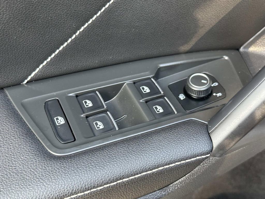 Used 2022 Volkswagen Tiguan SE R-Line image 22