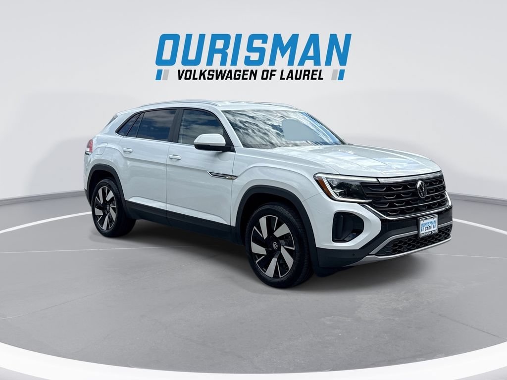 Used 2024 Volkswagen Atlas Cross Sport SE AWD/4WD image 2