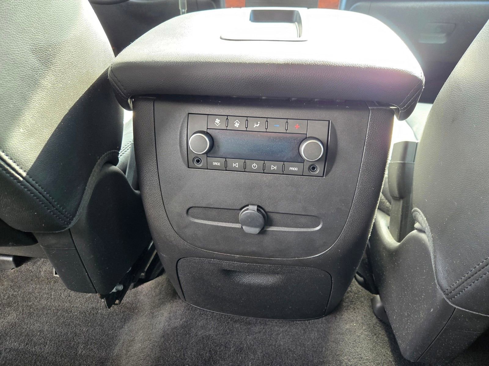 Used 2014 Chevrolet Suburban LT image 12