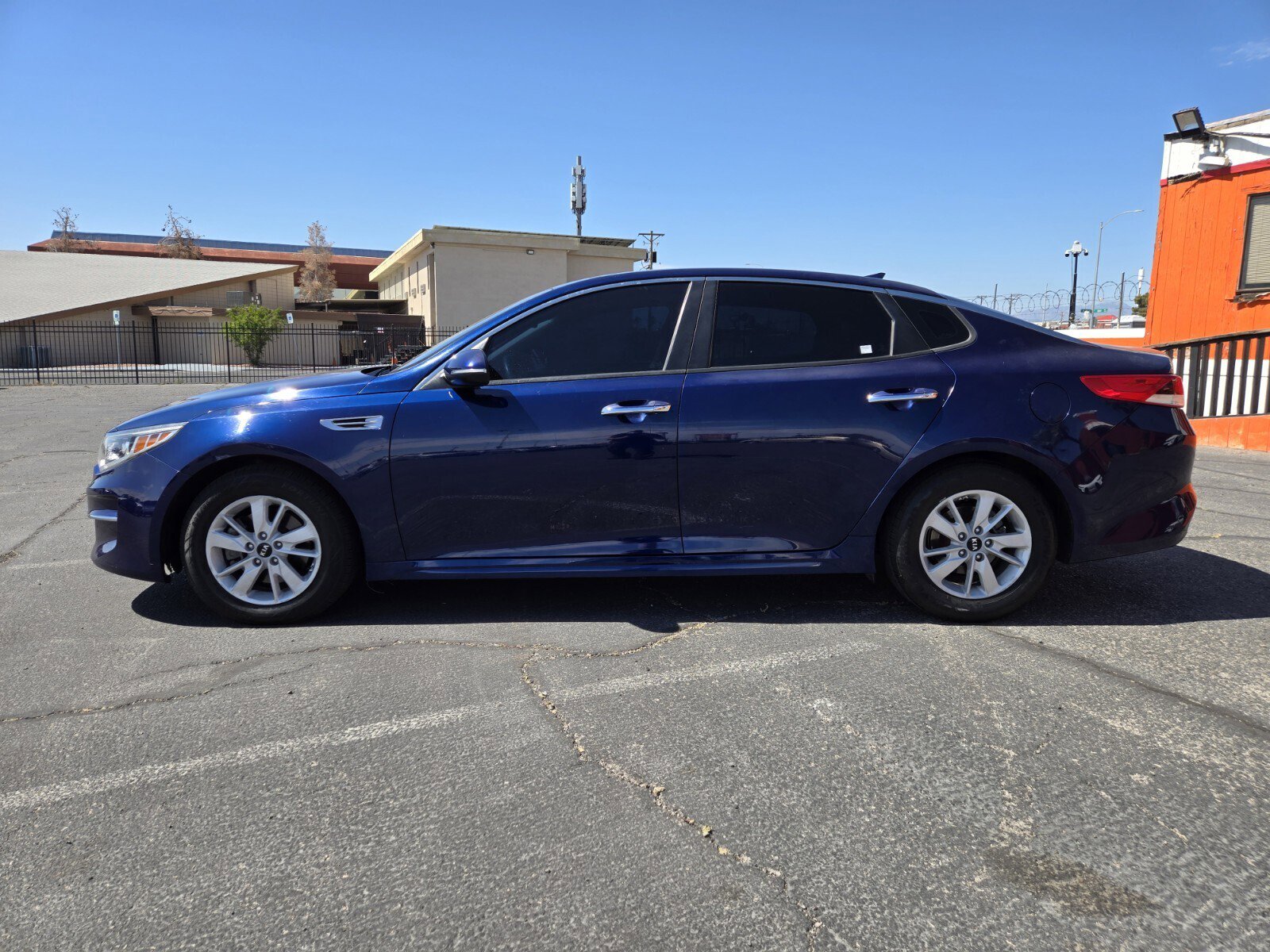 Used 2016 Kia Optima LX FWD image 2