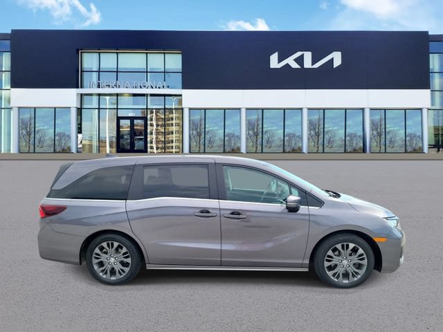 Used 2025 Honda Odyssey Touring image 3