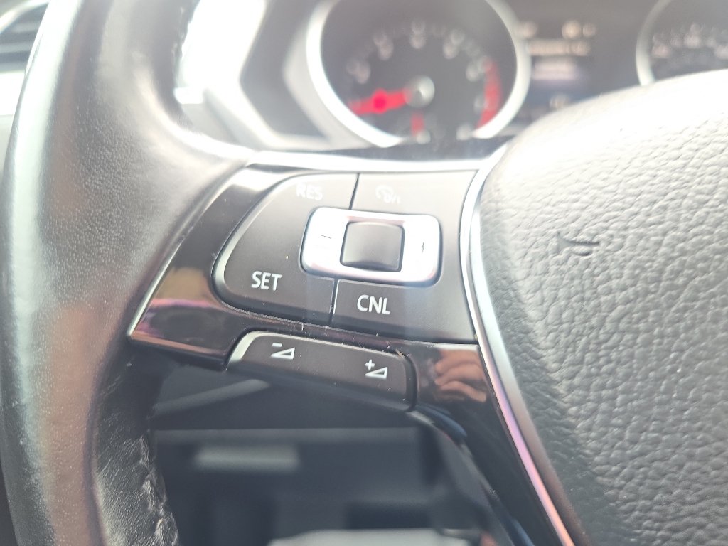 Used 2018 Volkswagen Tiguan SE FWD image 21