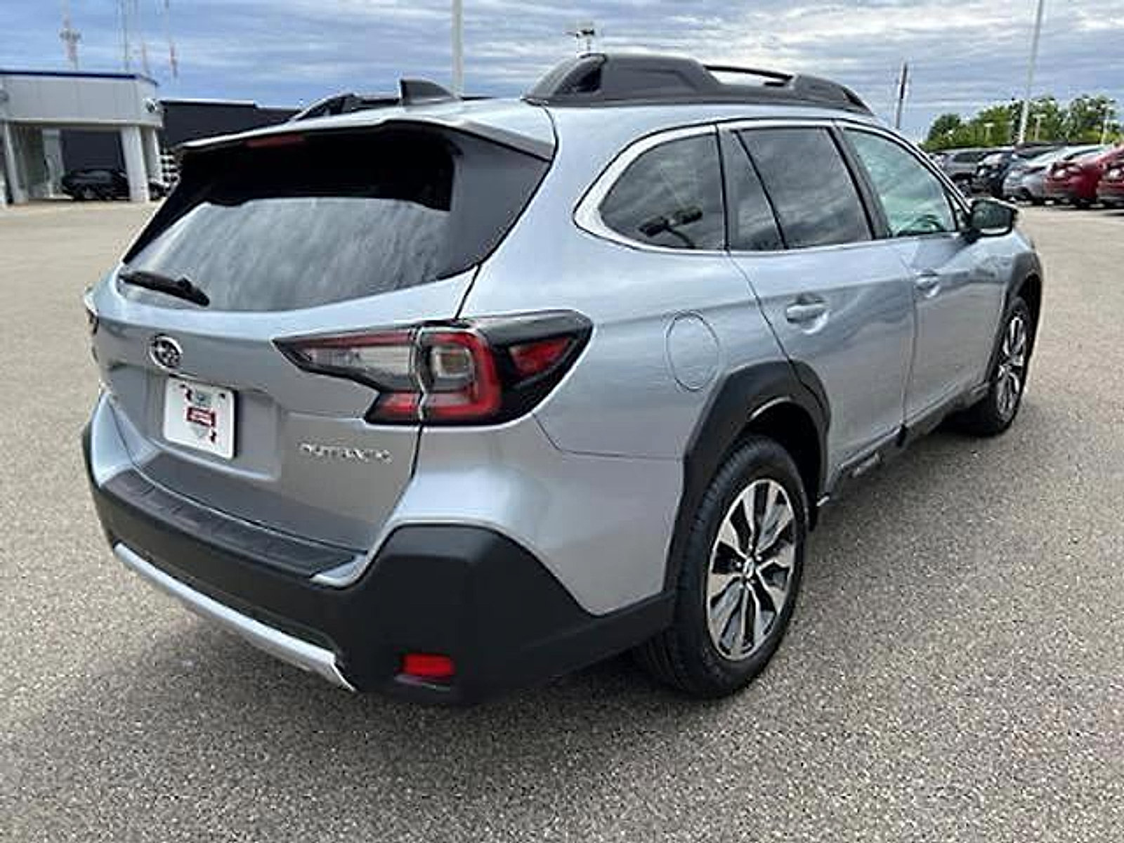 Certified 2025 Subaru Outback Limited AWD/4WD image 7