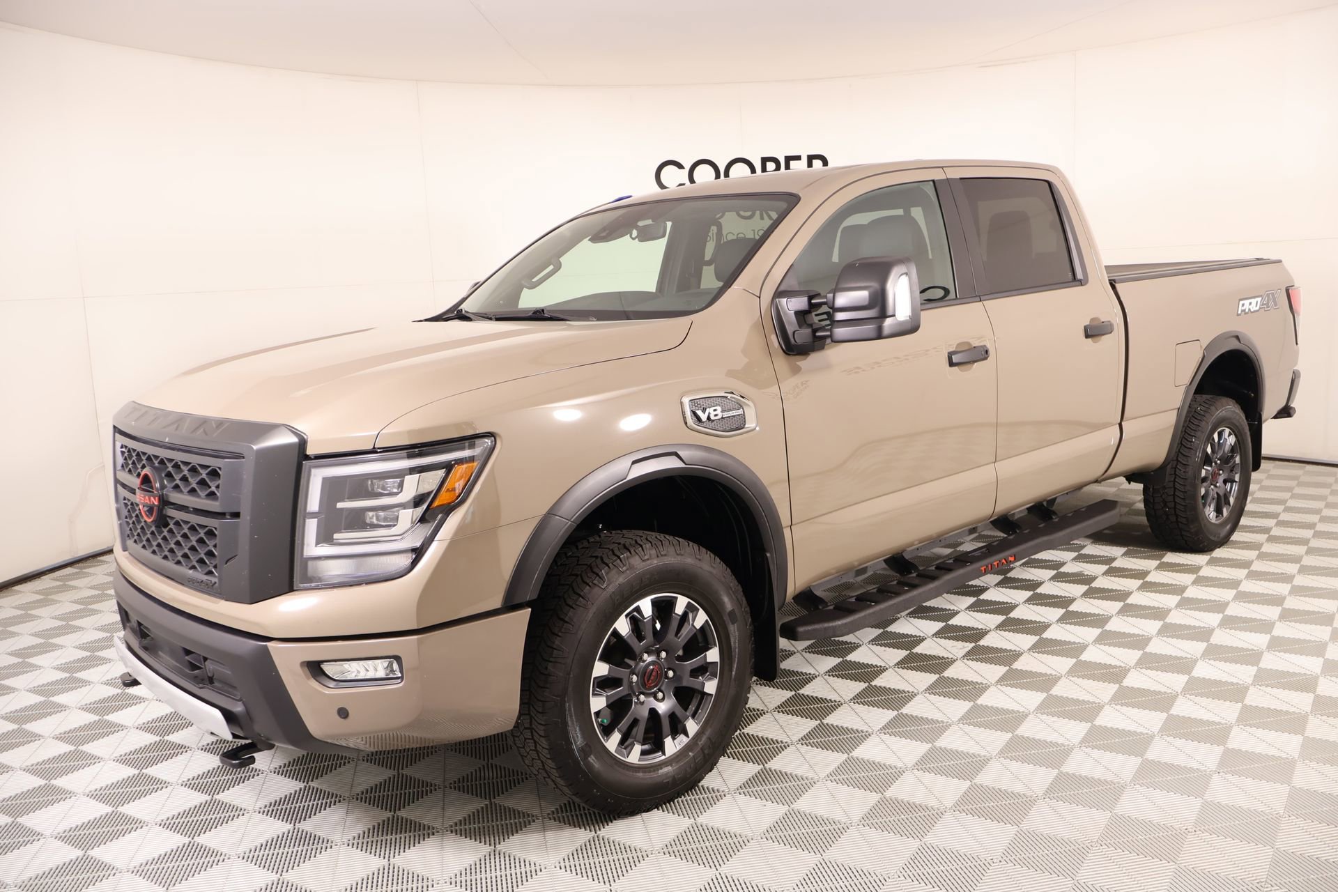Used 2023 Nissan Titan PRO-4X w/ Pro-4x Convenience Package image 11