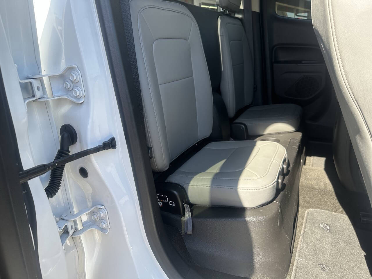 Used 2015 Chevrolet Colorado W/T image 35