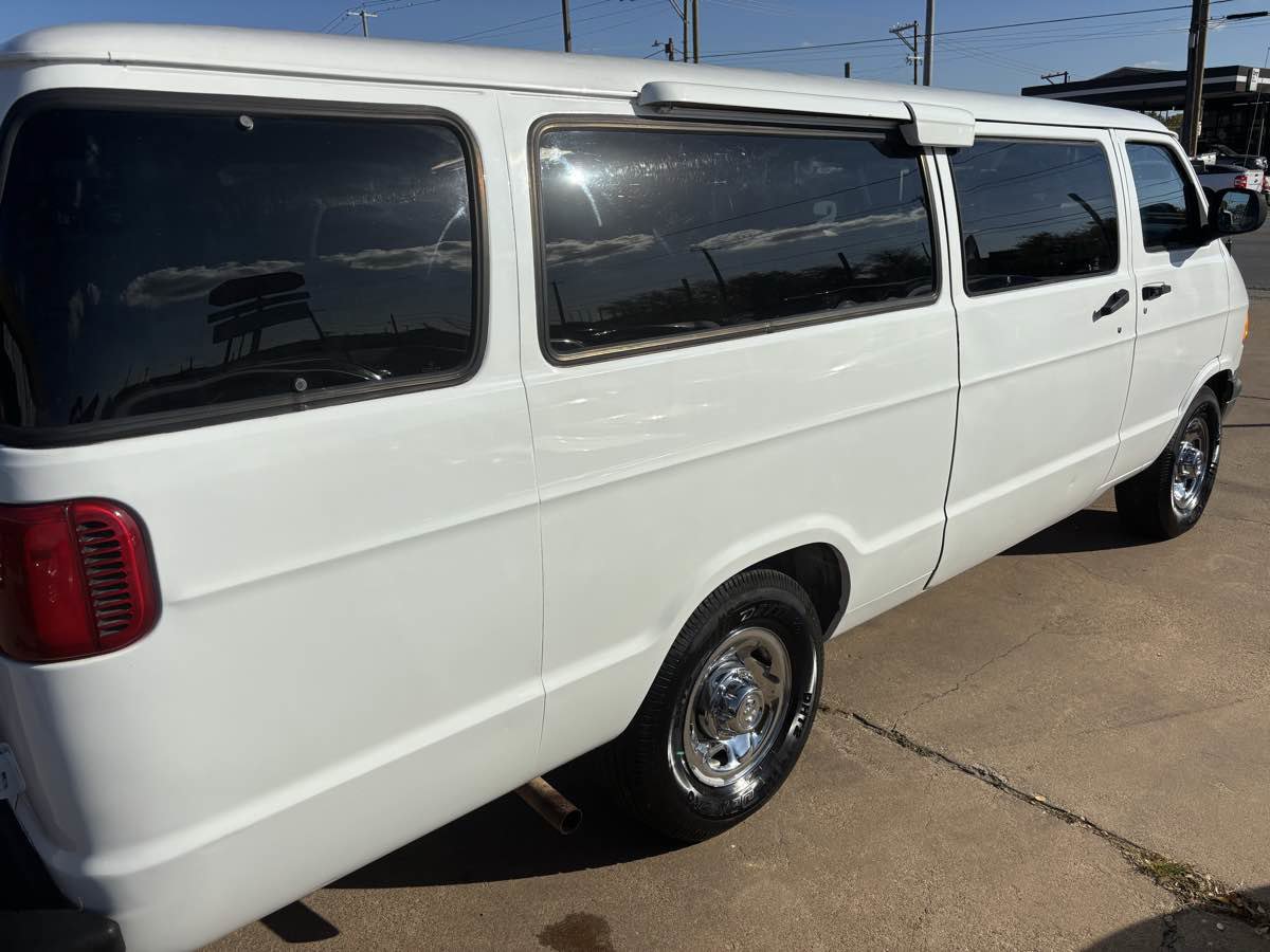 Used 2000 Dodge B3500 image 11