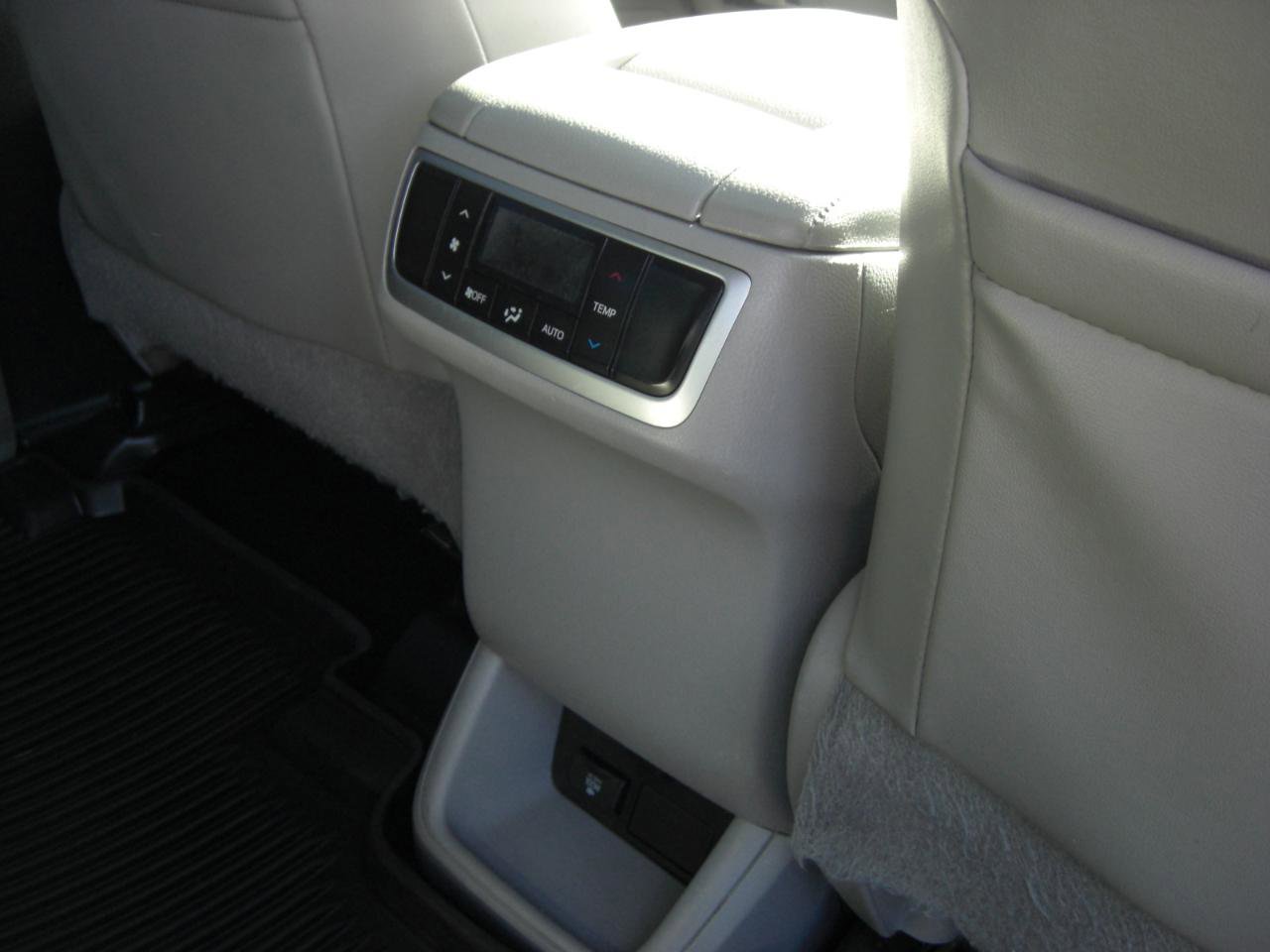 Used 2014 Toyota Highlander Limited FWD image 20