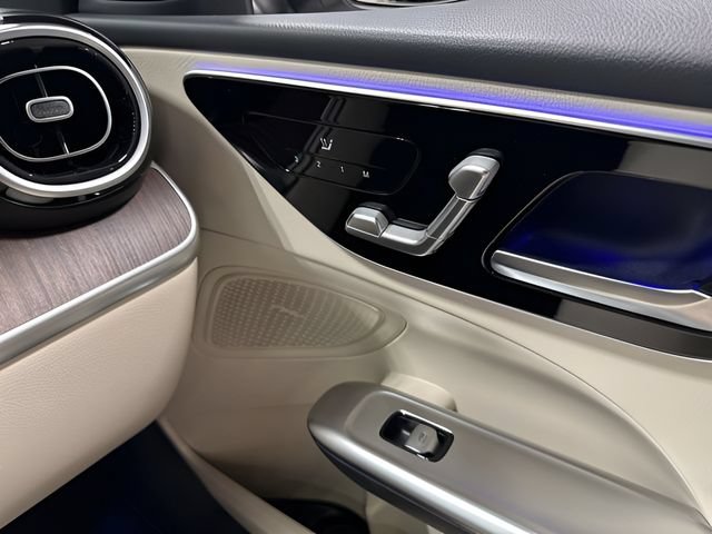 Used 2025 Mercedes-Benz C 300 4MATIC Sedan image 30