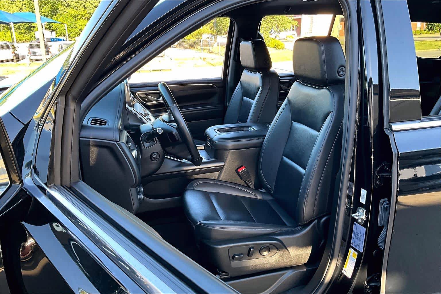 Used 2024 Chevrolet Tahoe LT w/ Luxury Package AWD/4WD image 8