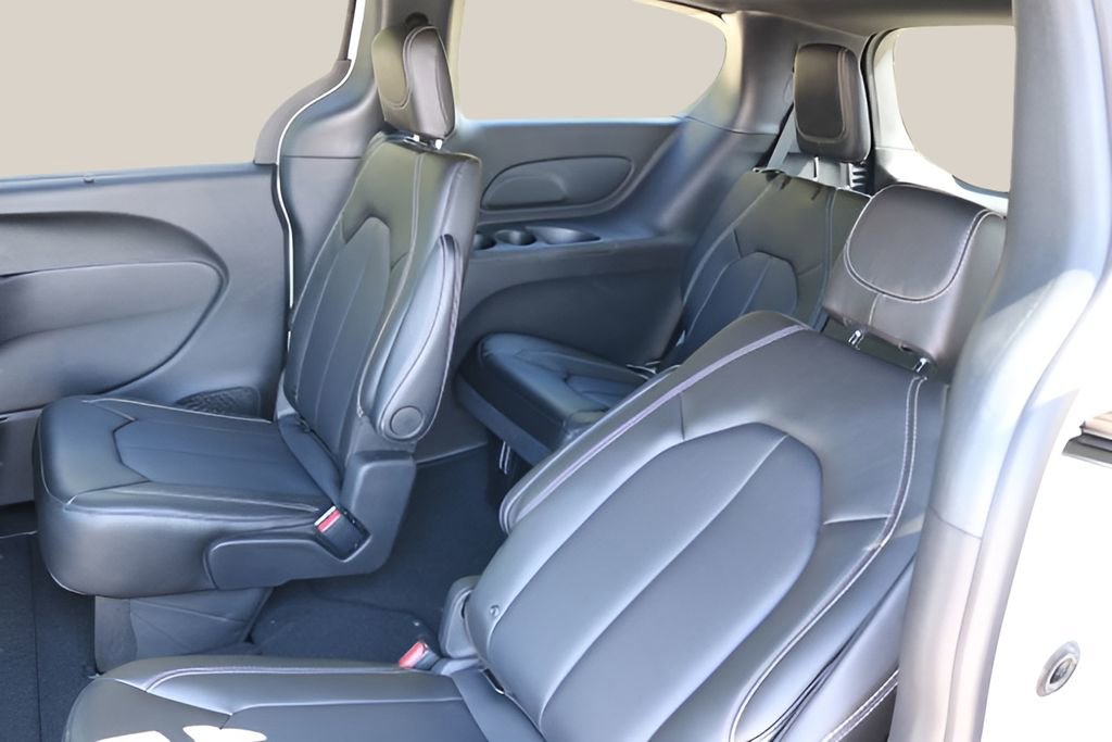 New 2026 Chrysler Pacifica Select FWD image 15