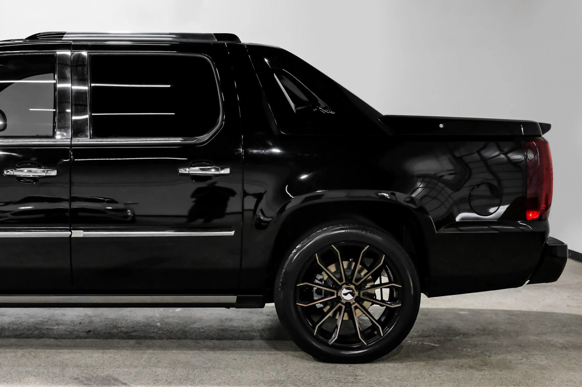 Used 2012 Cadillac Escalade EXT Premium AWD/4WD image 10