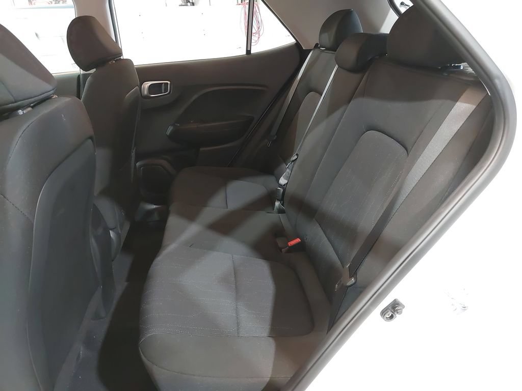 Certified 2025 Hyundai Venue SE FWD image 15