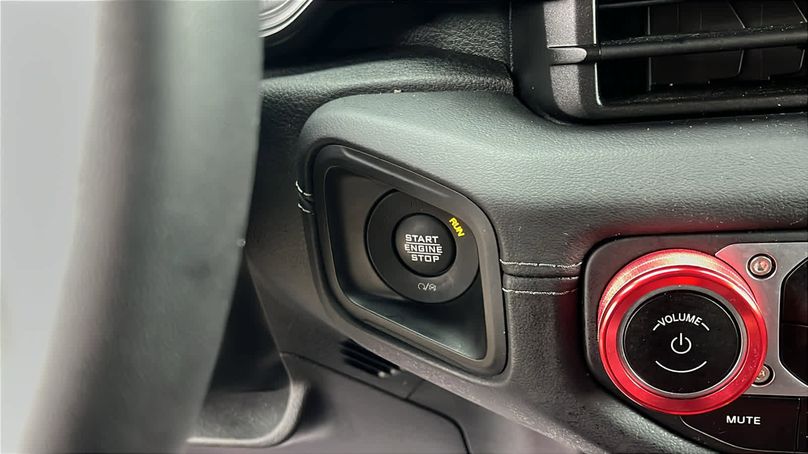 Used 2024 Jeep Wrangler High Altitude image 27