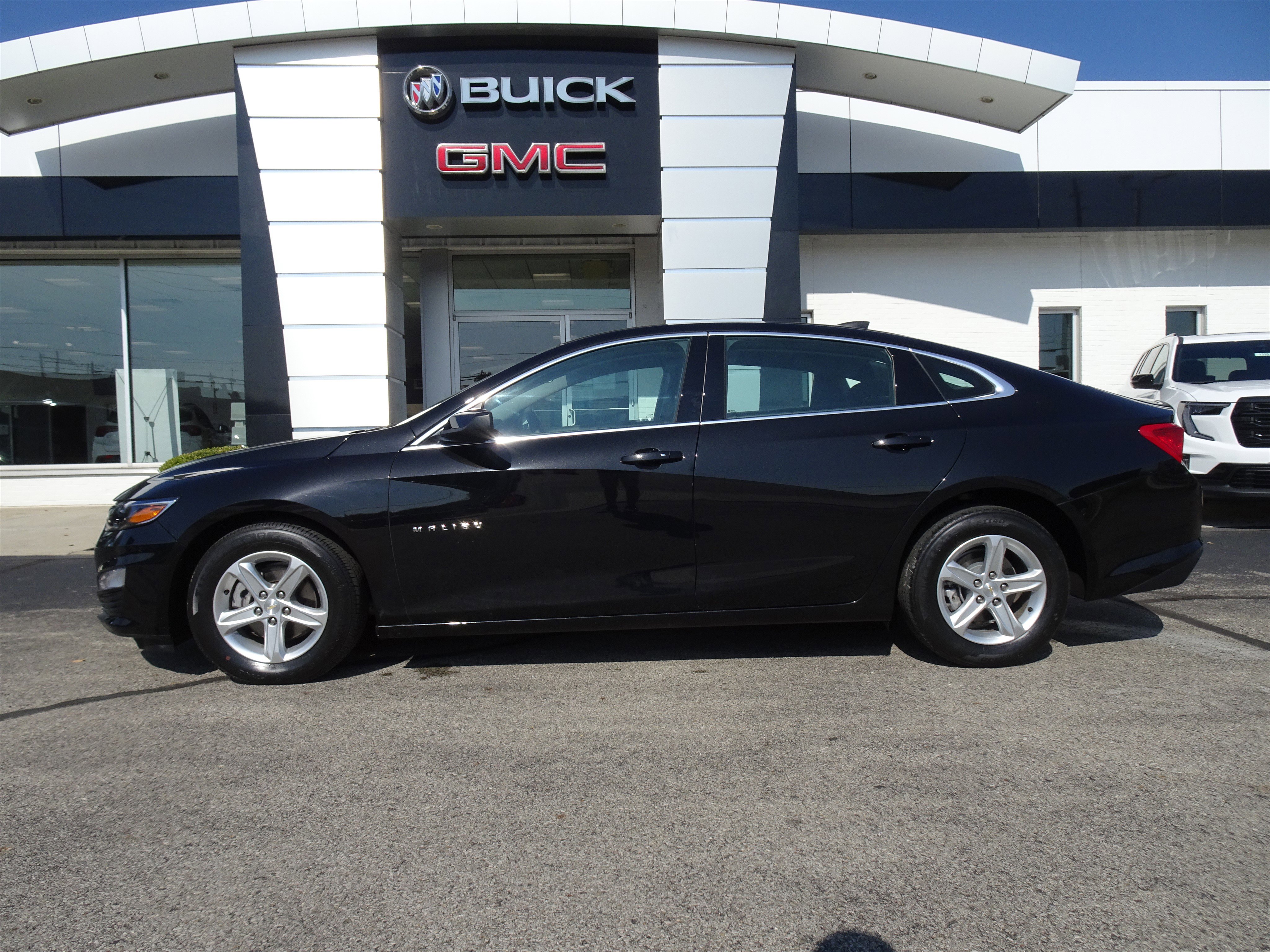 Used 2024 Chevrolet Malibu LS image 2