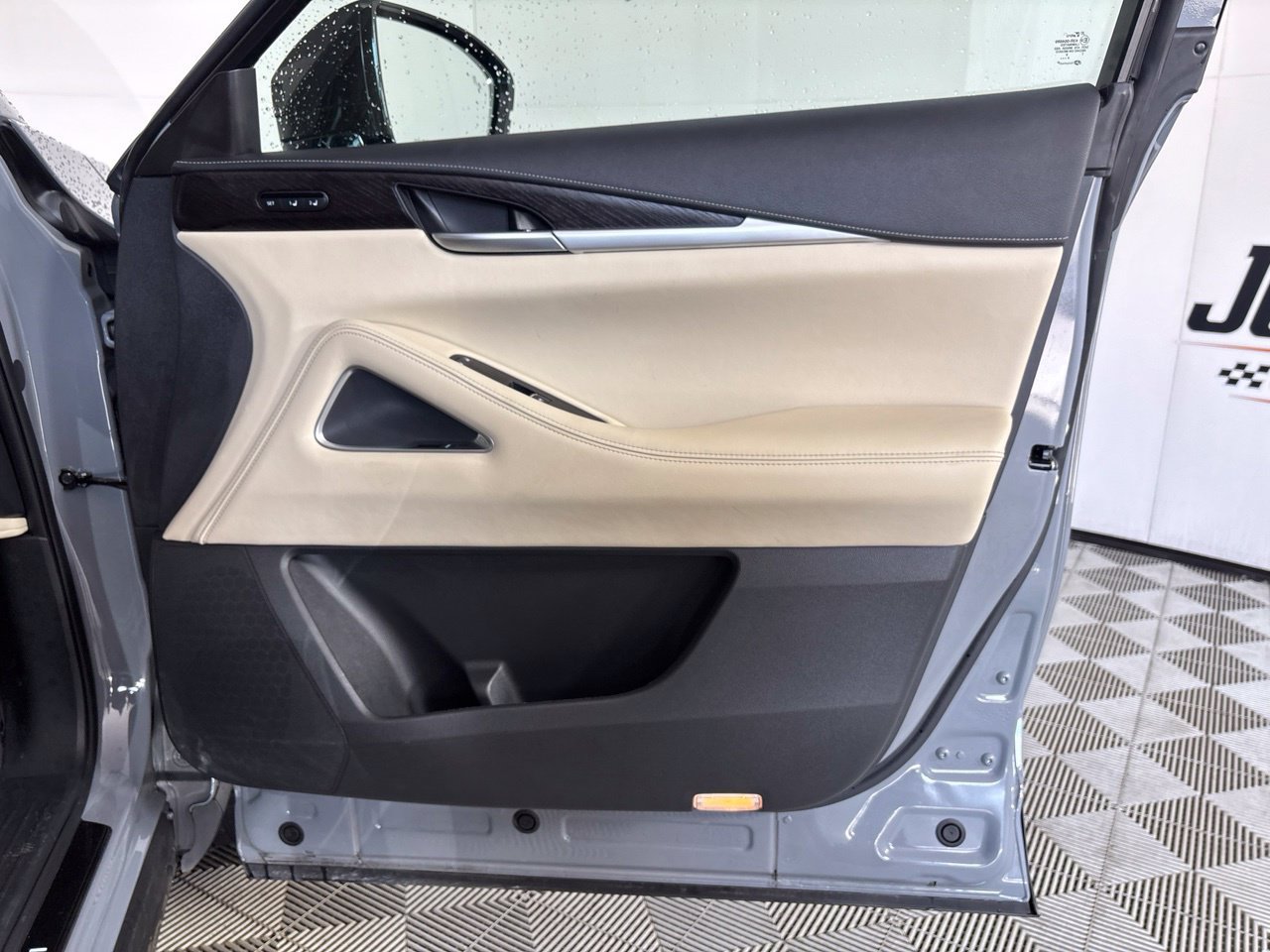 Used 2025 INFINITI QX60 Sensory FWD image 34