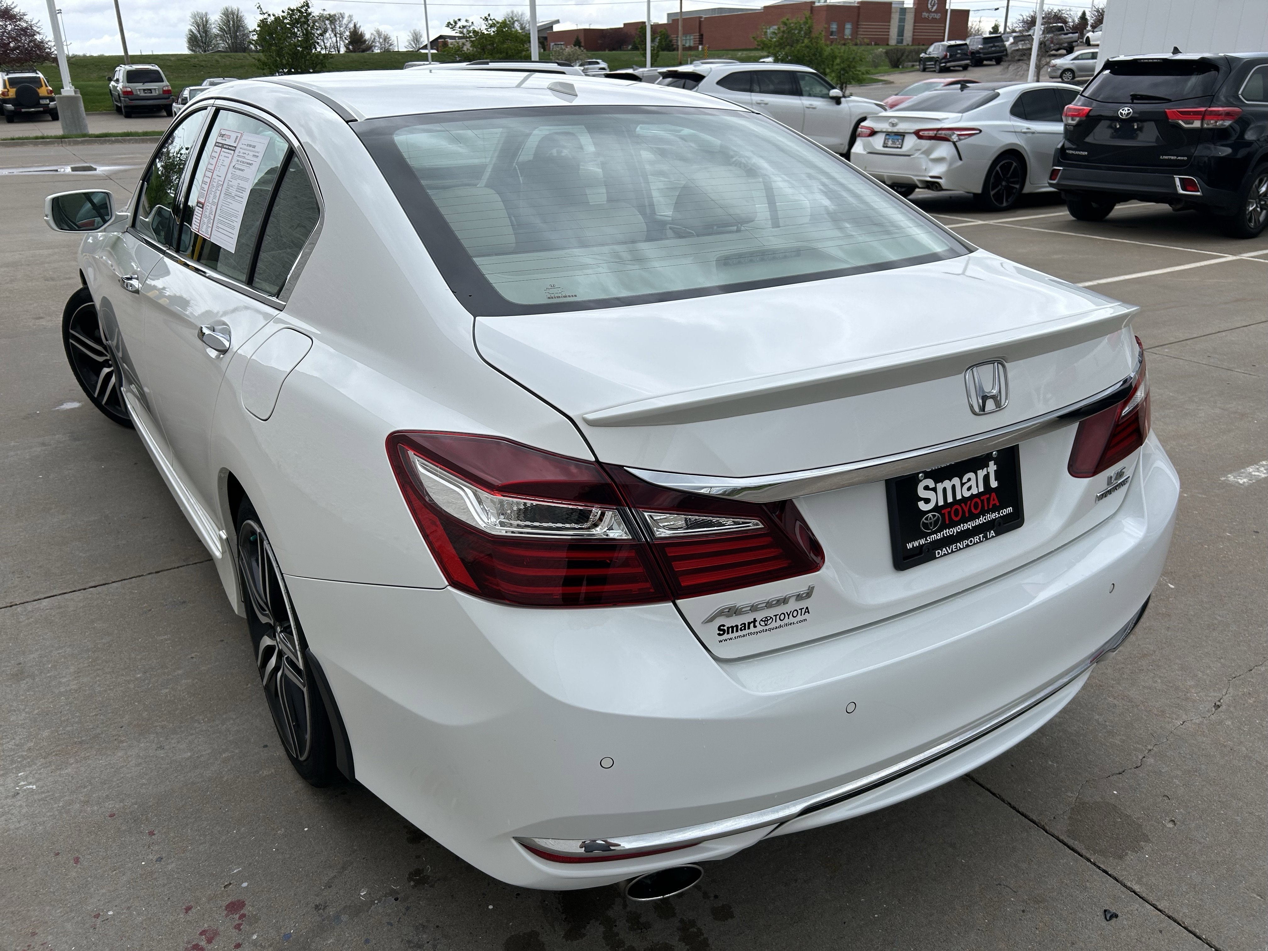 Used 2016 Honda Accord Touring image 5