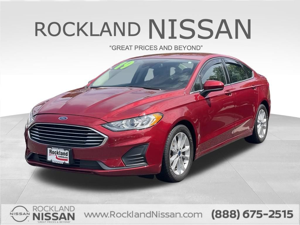 Used 2019 Ford Fusion SE FWD image 1