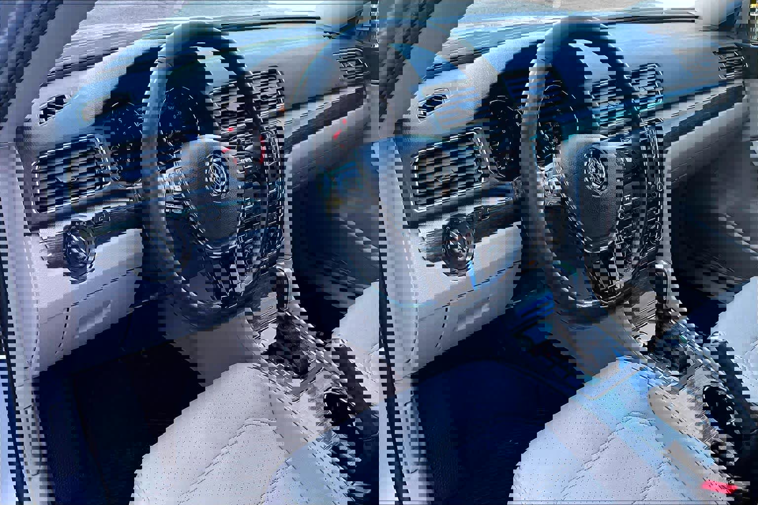 Used 2018 Volkswagen Passat 2.0T SE image 18