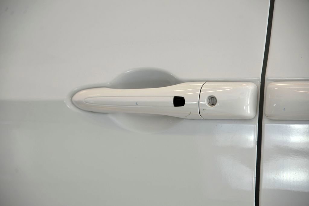 Used 2023 Chrysler Pacifica Touring-L FWD image 13