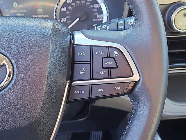 Used 2023 Toyota Highlander LE image 23
