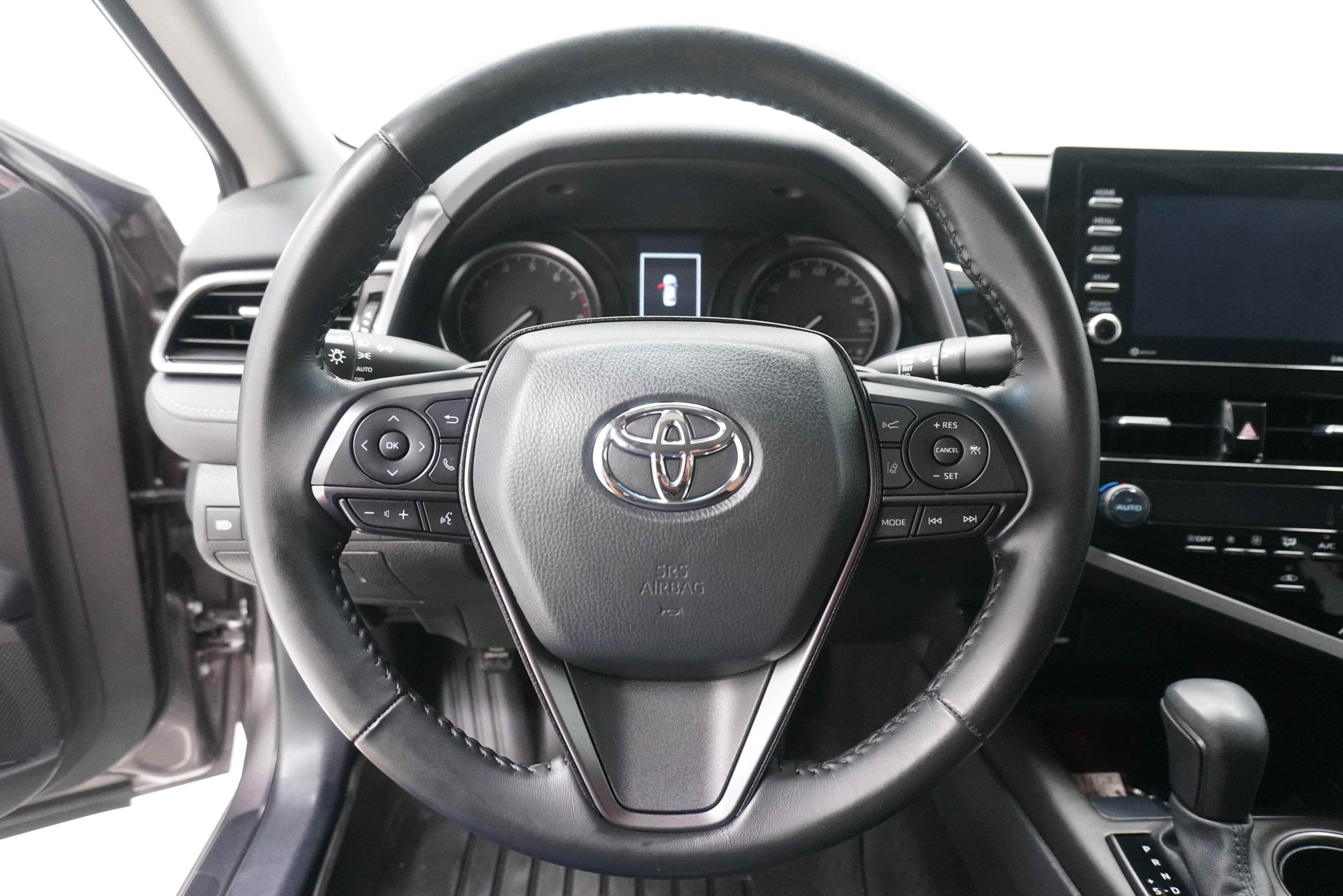 Used 2023 Toyota Camry SE w/ Convenience Package FWD image 16