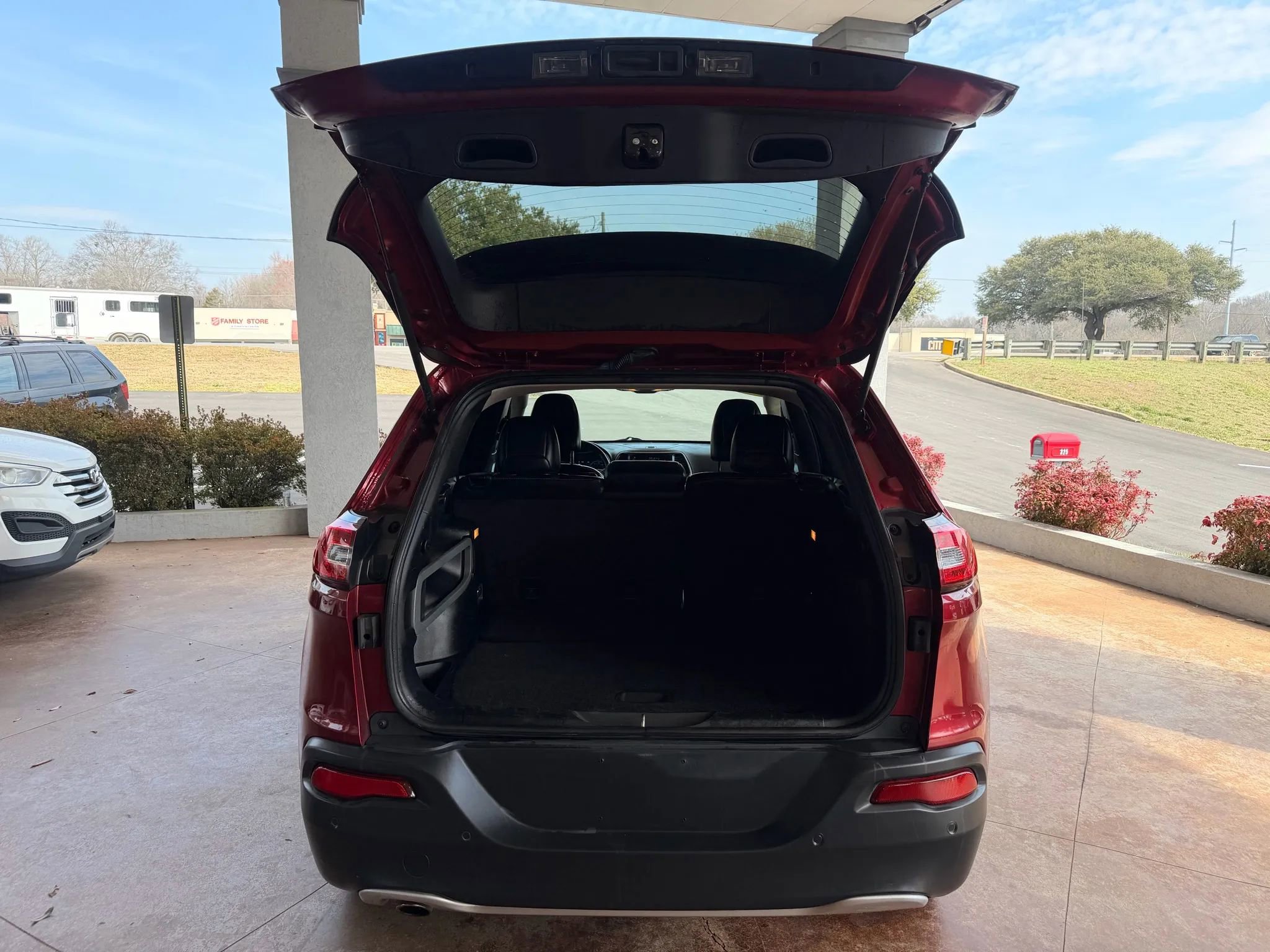 Used 2017 Jeep Cherokee Limited AWD/4WD image 22