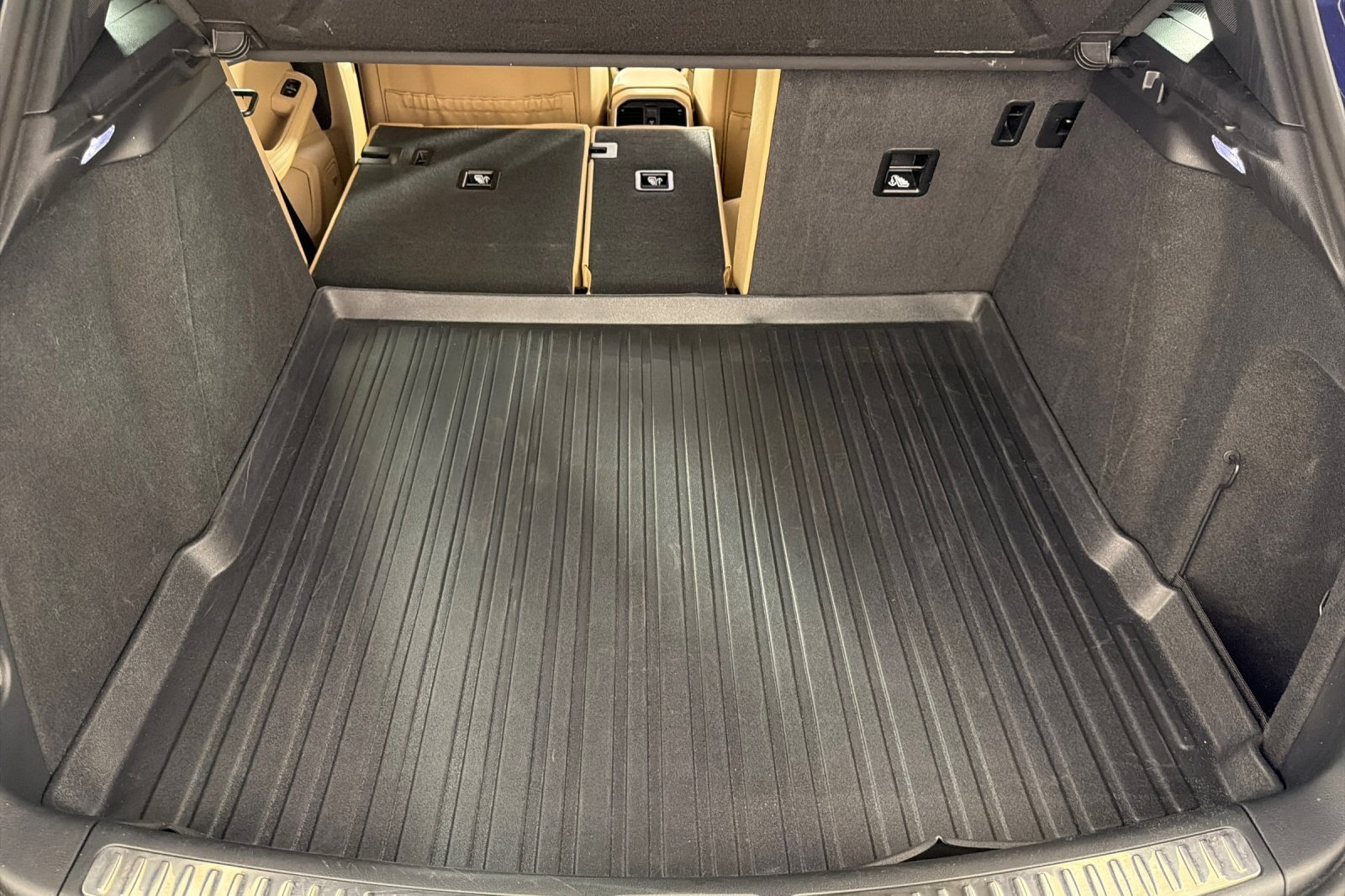 Used 2023 Porsche Macan AWD/4WD image 14