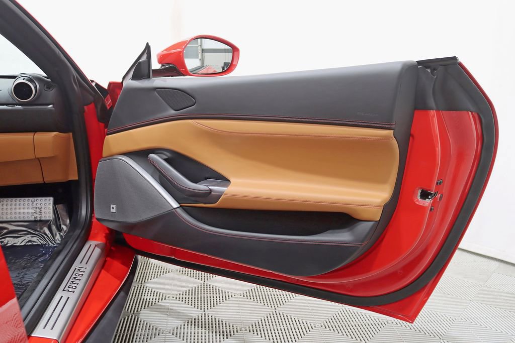 Used 2020 Ferrari Portofino RWD image 39