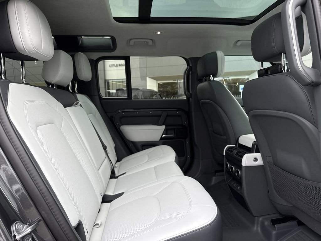 Used 2025 Land Rover Defender 110 V8 image 14