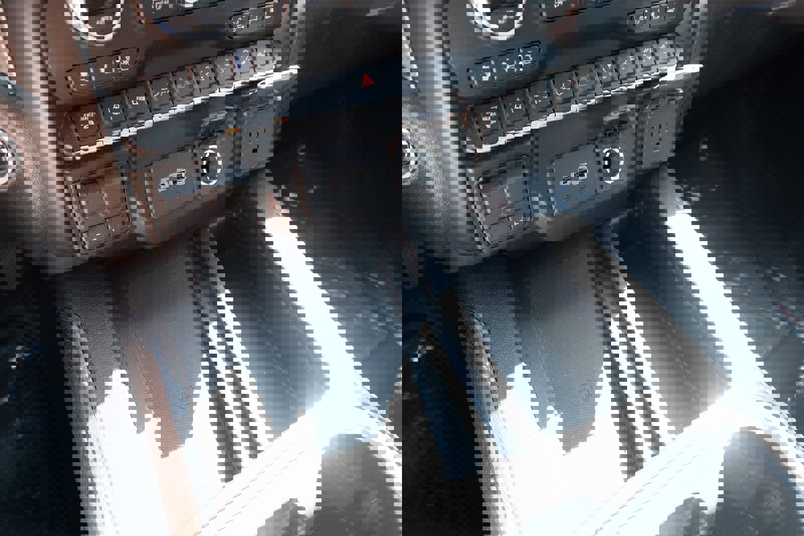 Used 2023 GMC Sierra 3500 Denali w/ Denali Black Diamond Edition image 4