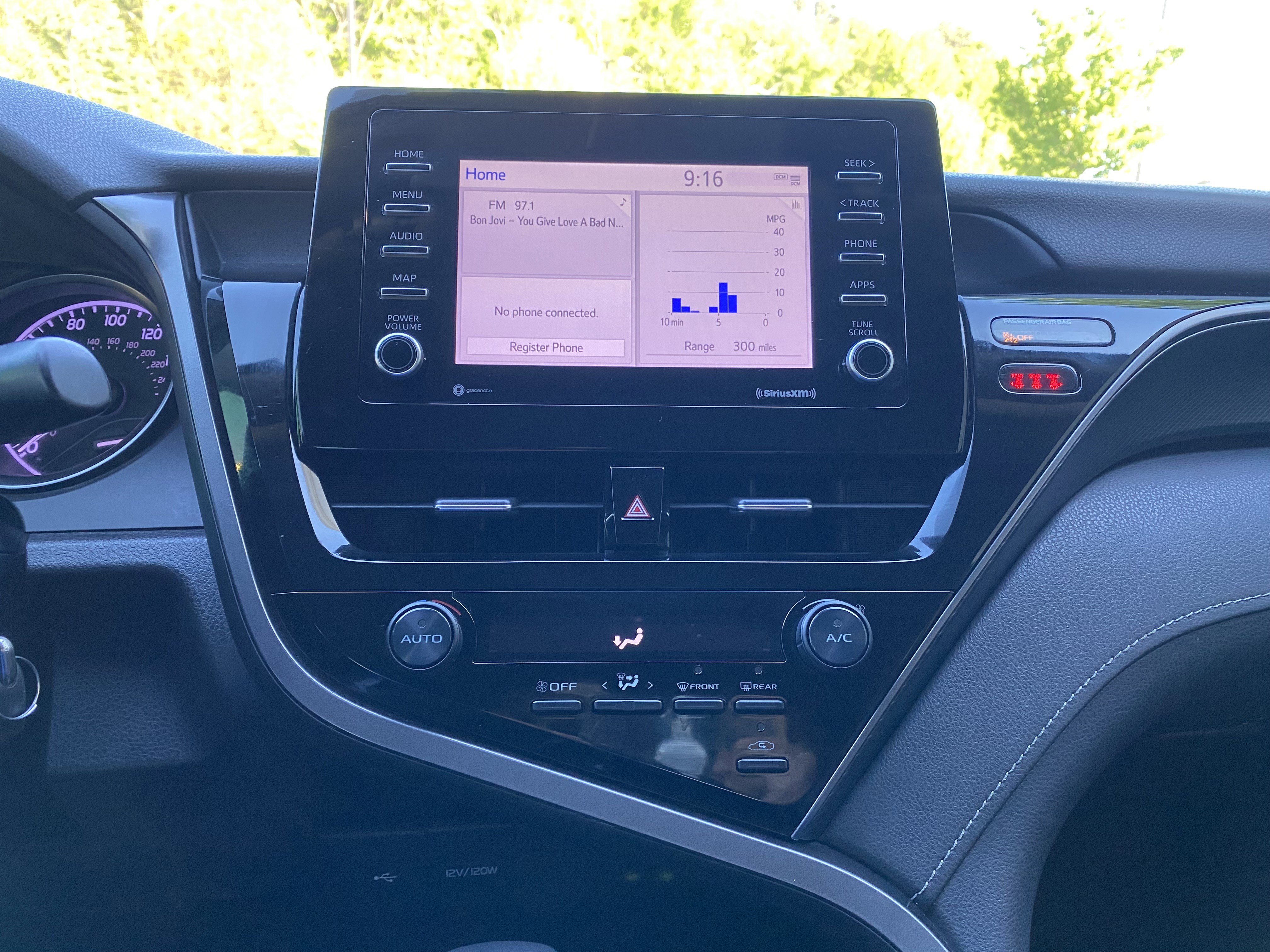 Used 2021 Toyota Camry SE FWD image 23