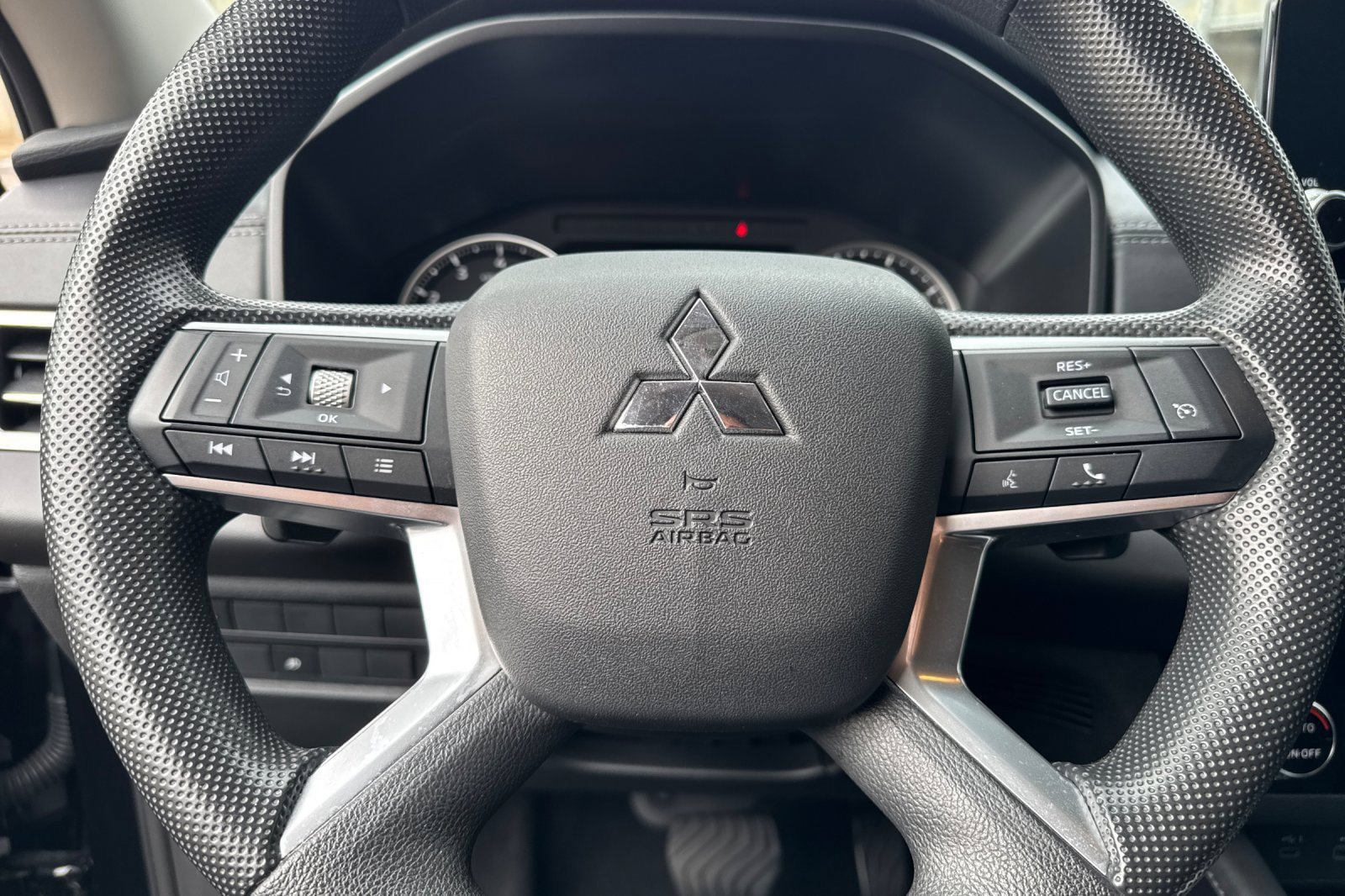 Used 2024 Mitsubishi Outlander ES FWD image 28
