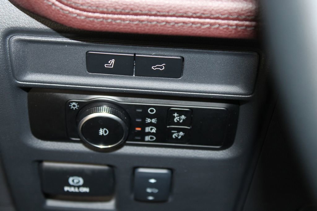 Used 2024 Ford Expedition Limited image 44