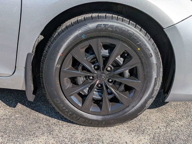 Used 2016 Toyota Camry LE FWD image 11