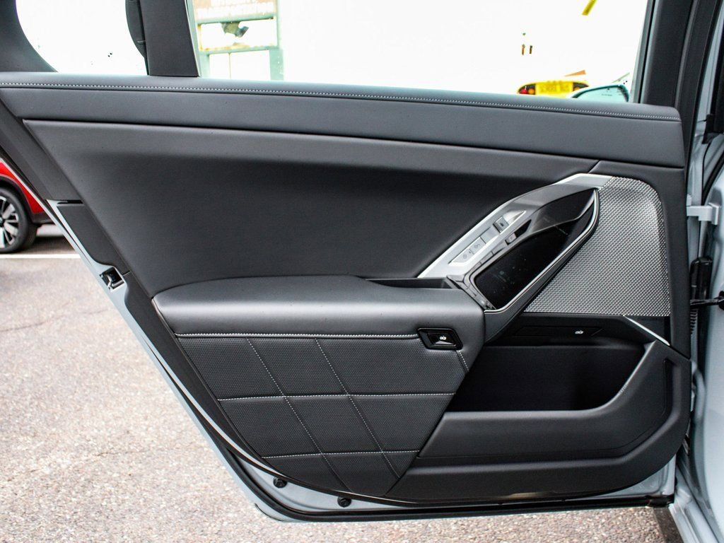 Used 2025 BMW 740i xDrive image 12