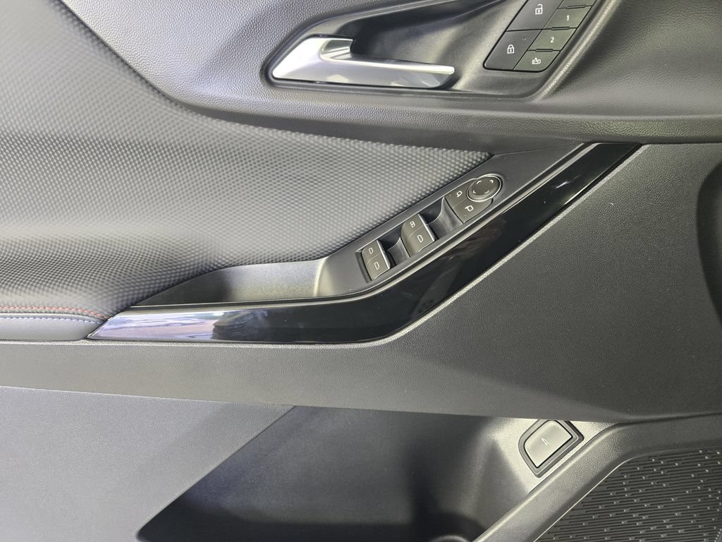 New 2026 Chevrolet Equinox RS w/ Convenience Package III FWD image 24