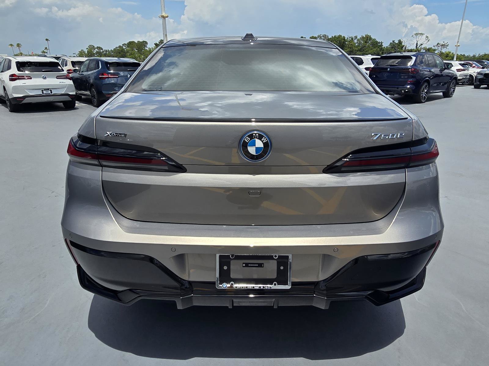 New 2026 BMW 750e xDrive w/ Premium Package AWD/4WD image 5