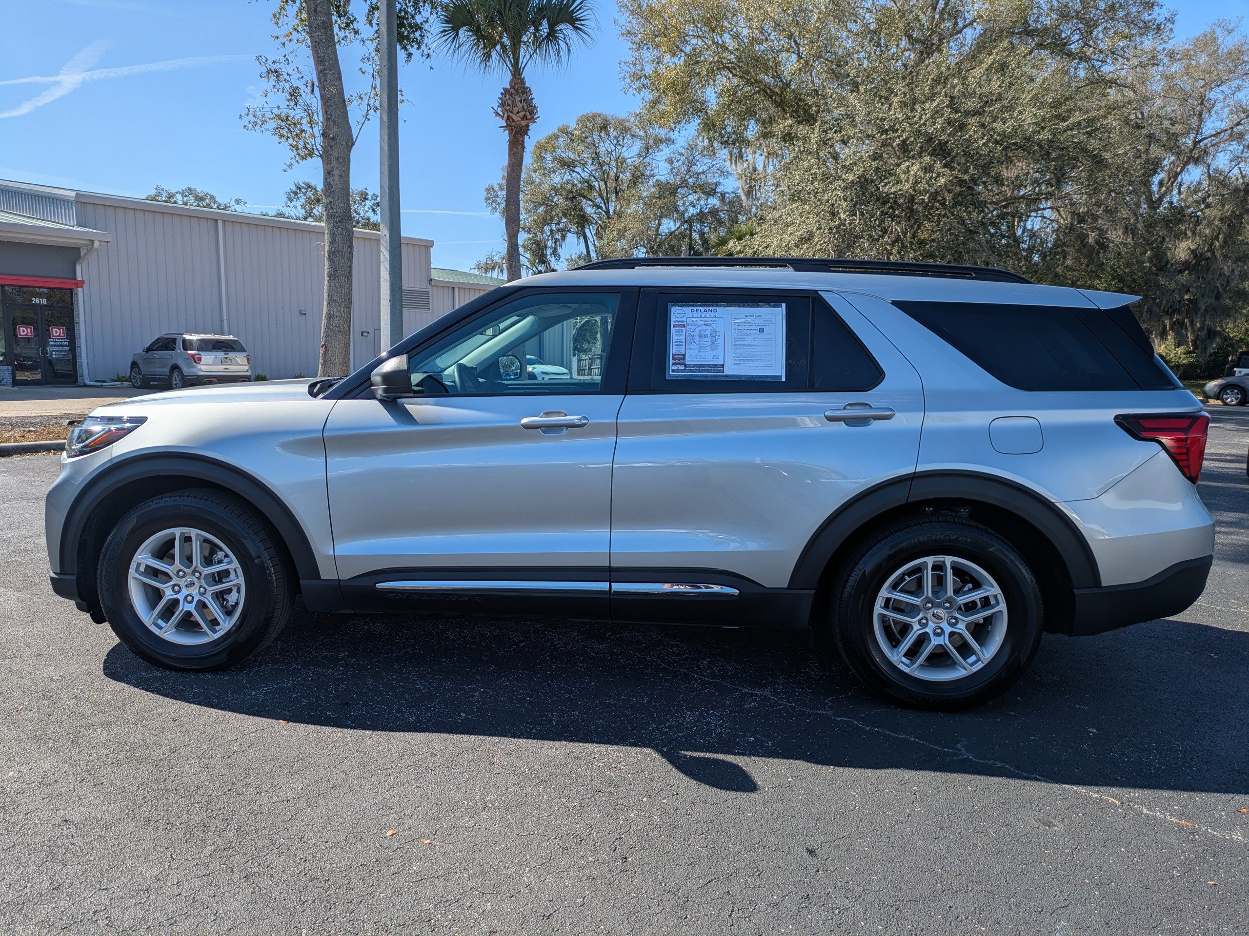 Used 2025 Ford Explorer Active image 7