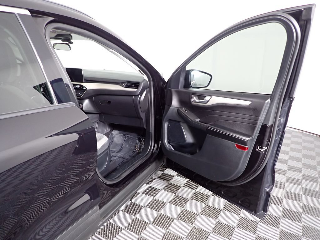 Used 2021 Ford Escape SE w/ Cold Weather Package FWD image 34