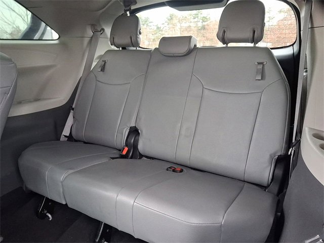 Used 2024 Toyota Sienna XLE image 11